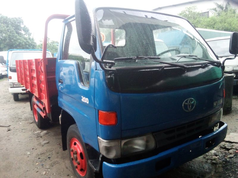 Thumbnail 2 of 2003 Toyota Dyna
